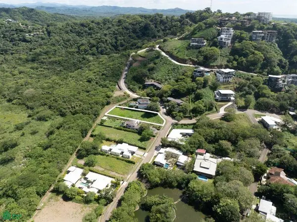 Design-Ready Lot in Tamarindo’s Elite Senderos, Santa Cruz,