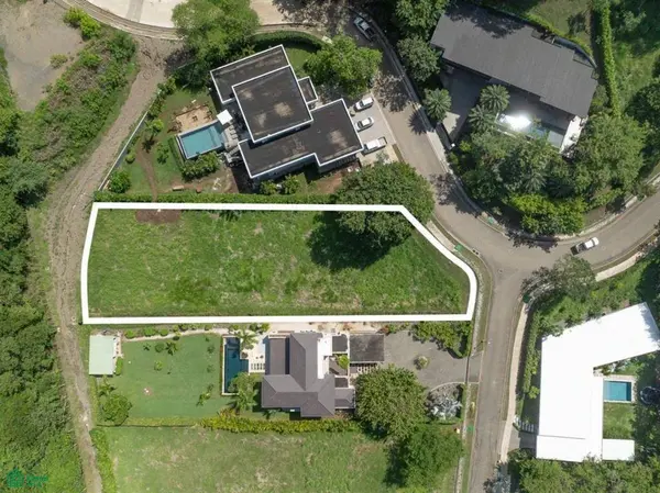 Design-Ready Lot in Tamarindo’s Elite Senderos, Santa Cruz,