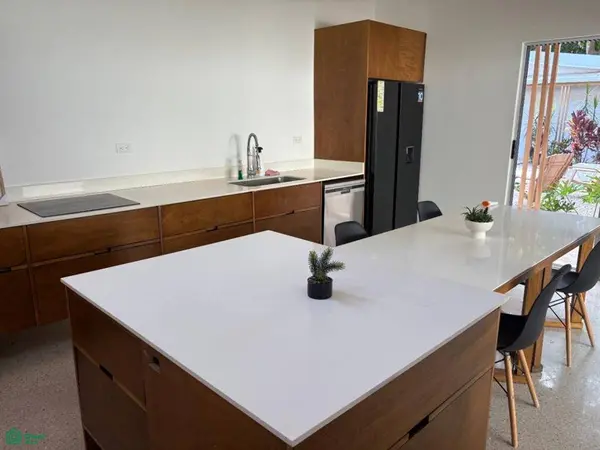 Investor-Ready Home in Grande Estates — Walk to, Santa Cruz,