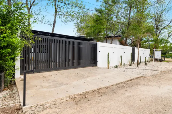 Main Gate Beach-Walk 4BD Villa in Playa Grande