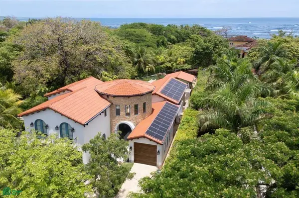 Villa Romantica – Steps from the Sand, Santa Cruz,