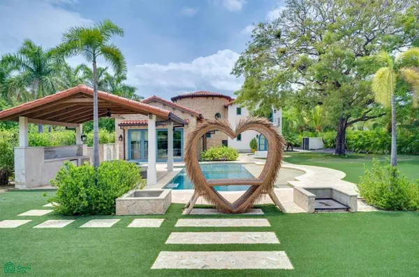 Villa Romantica – Steps from the Sand, Santa Cruz,