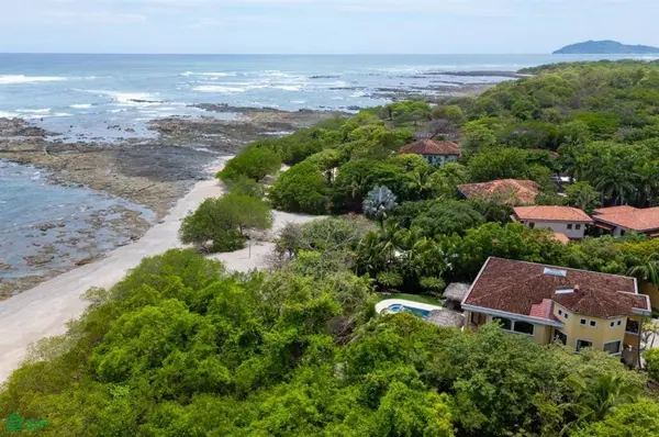Villa Romantica – Steps from the Sand, Santa Cruz,
