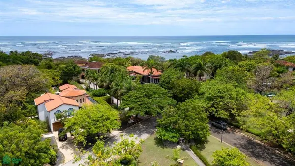 Villa Romantica – Steps from the Sand, Santa Cruz,
