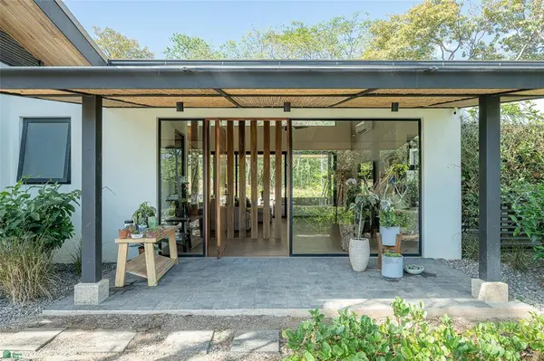 - Casa GG | An Artistic Home Immersed in Beauty, 50304