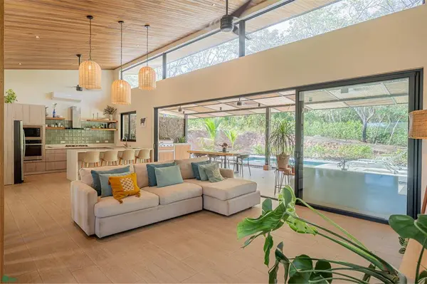 - Casa GG | An Artistic Home Immersed in Beauty, 50304