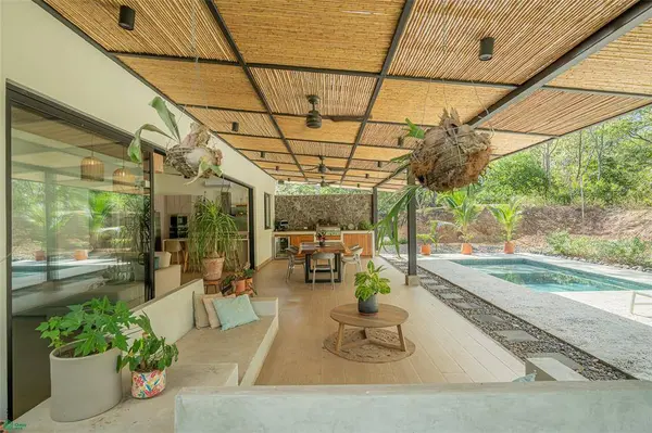 - Casa GG | An Artistic Home Immersed in Beauty, 50304