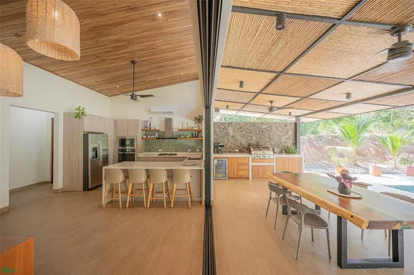 - Casa GG | An Artistic Home Immersed in Beauty, 50304