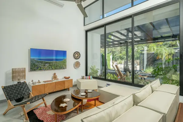 Vida Hermosa l A Private Sanctuary Steps from the Surf,