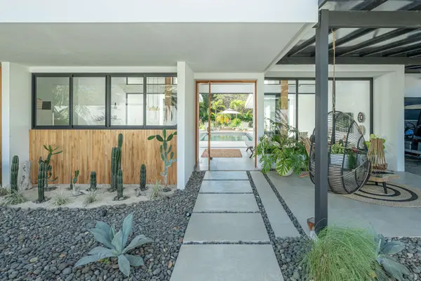 Vida Hermosa l A Private Sanctuary Steps from the Surf,