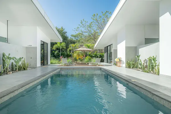 Vida Hermosa l A Private Sanctuary Steps from the Surf,