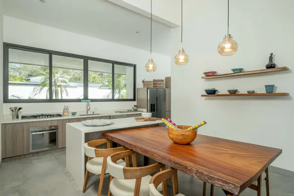 Vida Hermosa l A Private Sanctuary Steps from the Surf,