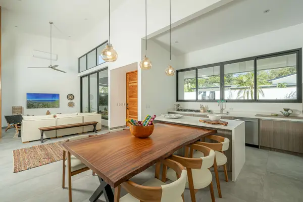 Vida Hermosa l A Private Sanctuary Steps from the Surf,