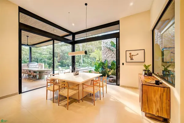 A NOBLE , ARTFUL HOME IN LAS VENTANAS, Cabo Velas, Guanacaste 50308