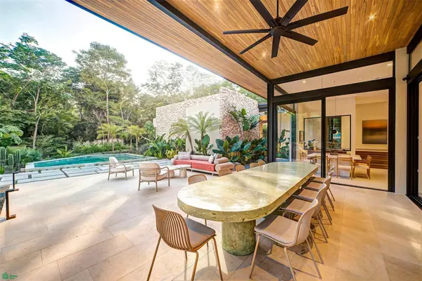 A NOBLE , ARTFUL HOME IN LAS VENTANAS, Cabo Velas, Guanacaste 50308