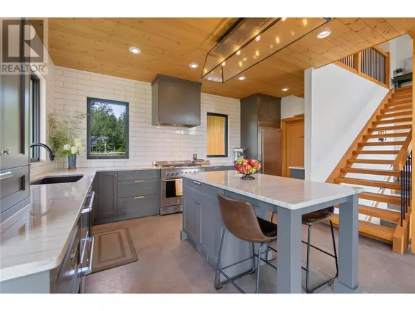 6400 Keyes Avenue, Peachland, BC V0H1X8