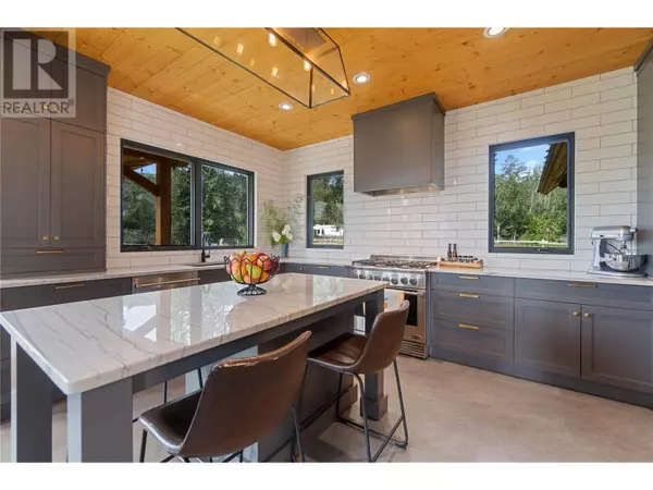 6400 Keyes Avenue, Peachland, BC V0H1X8
