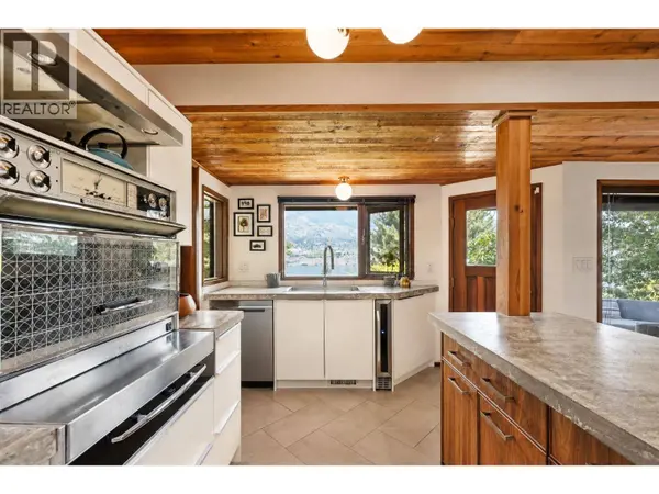 130 PINEVIEW Drive, Kaleden, BC V0H1K0