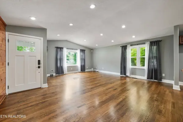 79 Reservoir Rd, Norris, TN 37828