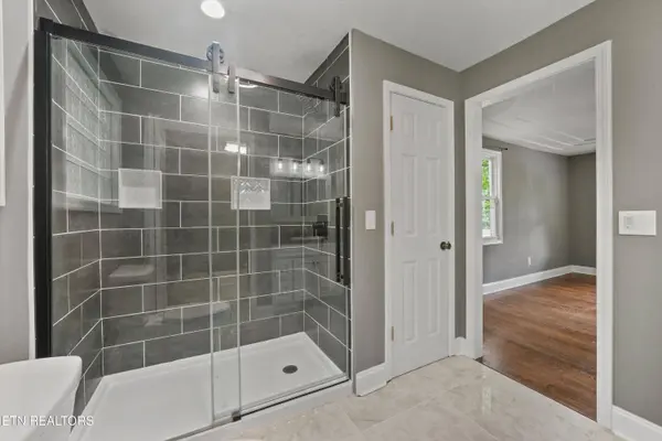 79 Reservoir Rd, Norris, TN 37828