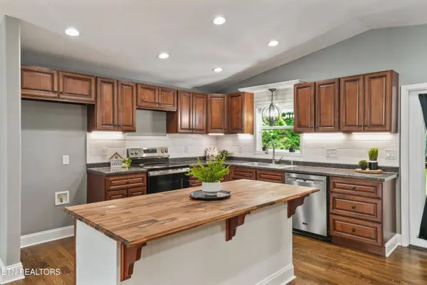 79 Reservoir Rd, Norris, TN 37828