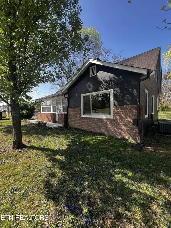 1801 Woodson DR, Knoxville, TN 37920