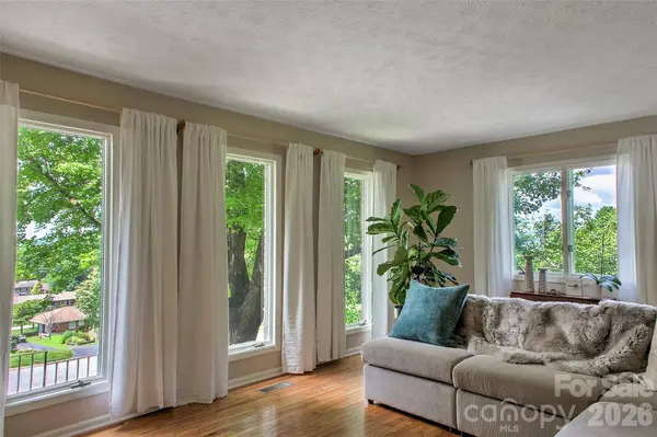 53 Braddock WAY, Asheville, NC 28803