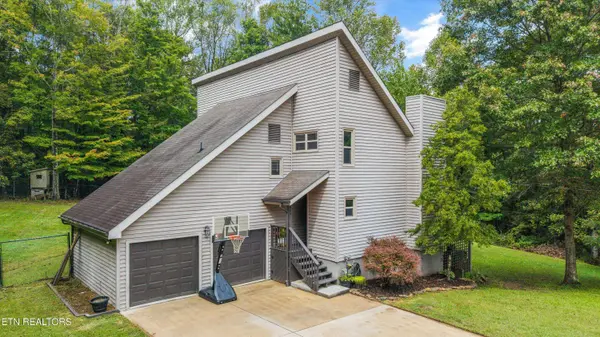 484 Hc Smith DR, Oneida, TN 37841
