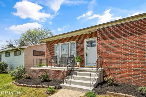 3717 Speedway CIR, Knoxville, TN 37914