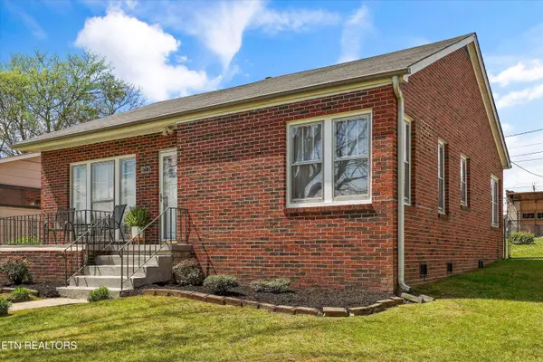 3717 Speedway CIR, Knoxville, TN 37914