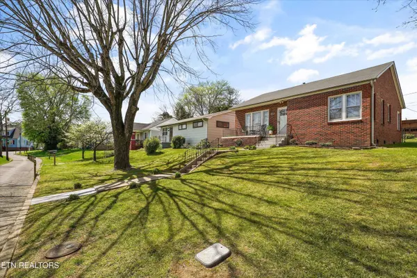 3717 Speedway CIR, Knoxville, TN 37914