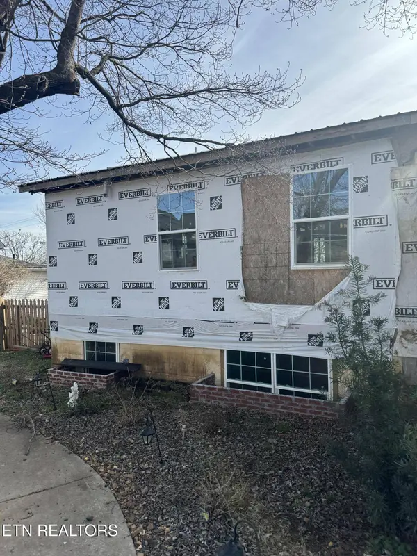 201 Fourth Ave, Lenoir City, TN 37771