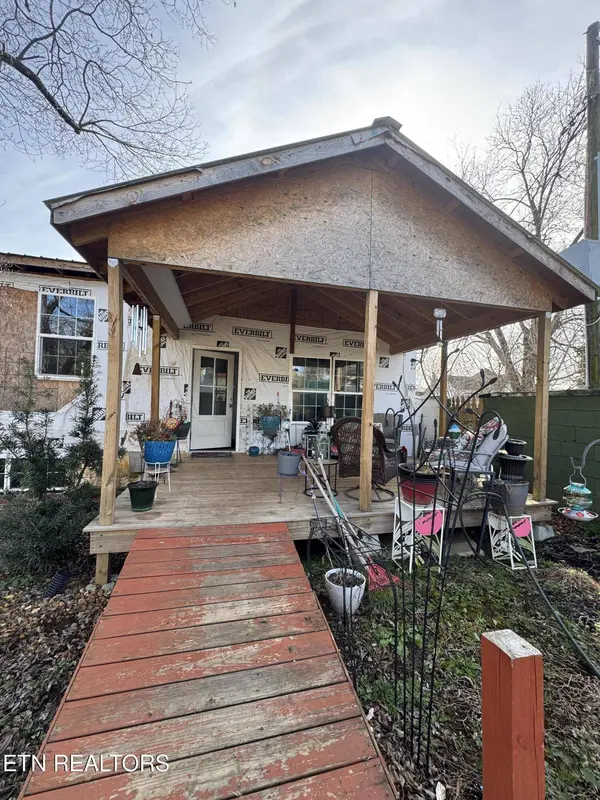 201 Fourth Ave, Lenoir City, TN 37771