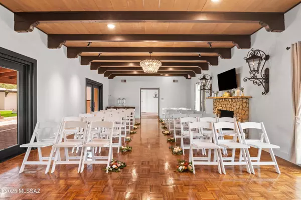 10700 E Tanque Verde Road, Tucson, AZ 85749