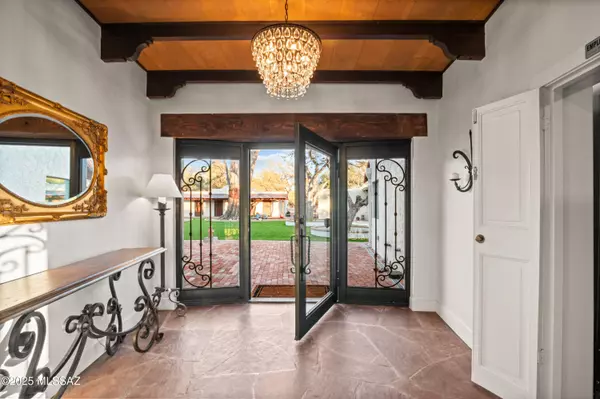 10700 E Tanque Verde Road, Tucson, AZ 85749