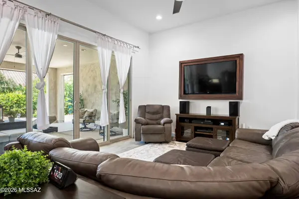 497 N Eagle Rock Dr, Green Valley, AZ 85614