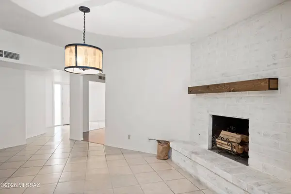 8742 E 7th St, Tucson, AZ 85710
