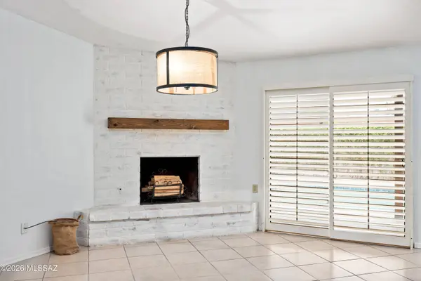 8742 E 7th St, Tucson, AZ 85710