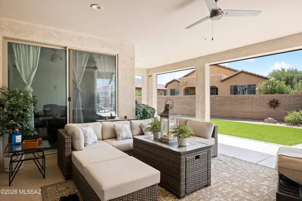 497 N Eagle Rock Dr, Green Valley, AZ 85614