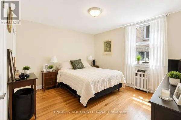 520 HILSON AVENUE, Ottawa, ON K1Z6C8