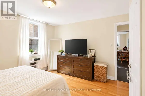 520 HILSON AVENUE, Ottawa, ON K1Z6C8