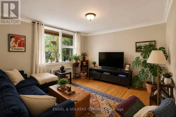 520 HILSON AVENUE, Ottawa, ON K1Z6C8