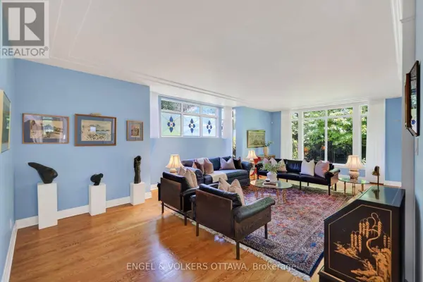 13 CHINOOK CRESCENT, Ottawa, ON K2H7C9
