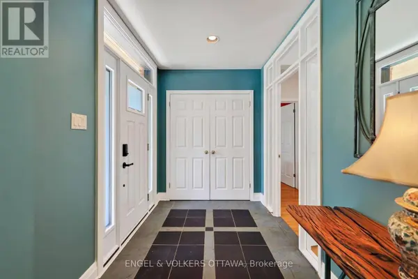 13 CHINOOK CRESCENT, Ottawa, ON K2H7C9