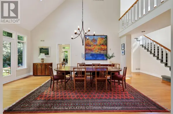 13 CHINOOK CRESCENT, Ottawa, ON K2H7C9