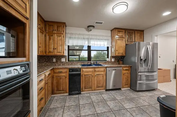 10902 Clear Creek Road W, Sanger, TX 76266