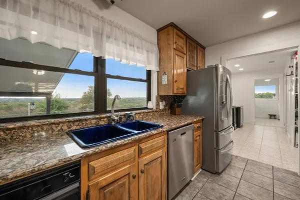 10902 Clear Creek Road W, Sanger, TX 76266