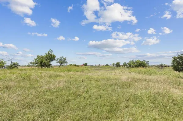 402 Sunflower Drive, Valley View, TX 76272