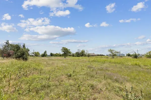 402 Sunflower Drive, Valley View, TX 76272