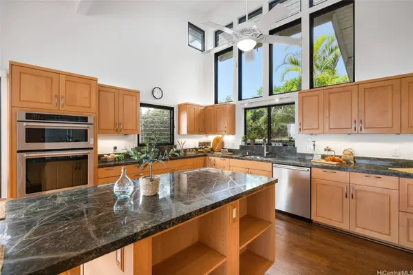 7440 Kamehame PL, Honolulu, HI 96825